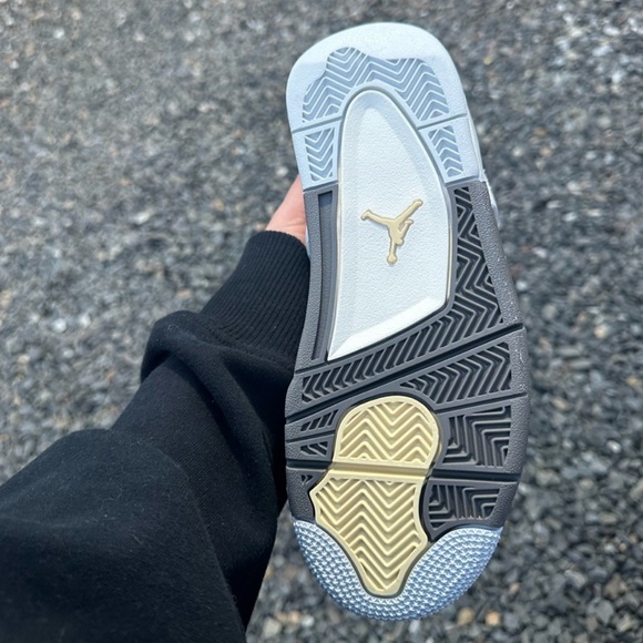 Authentic! Brand new! Jordan 4 Retro SE Craft photon Dust (GS) - Picture 2 of 8